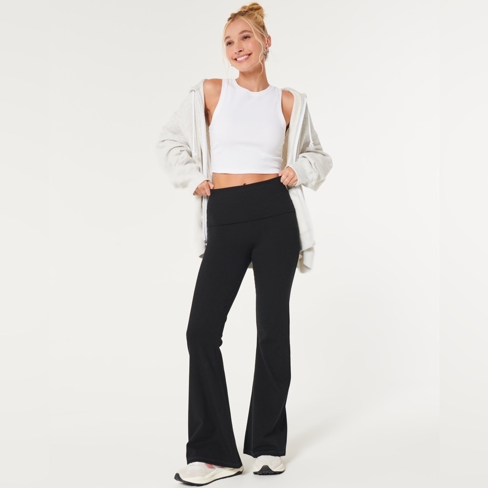 *Final Discount* Hollister | Ultra High Rise Flare Leggings in Black Size Small